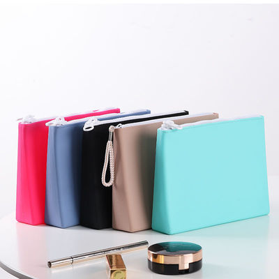 Sac cosmétique en silicone doux et durable couleur personnalisée pour le maquillage en déplacement