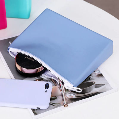 Sac cosmétique en silicone doux et durable couleur personnalisée pour le maquillage en déplacement