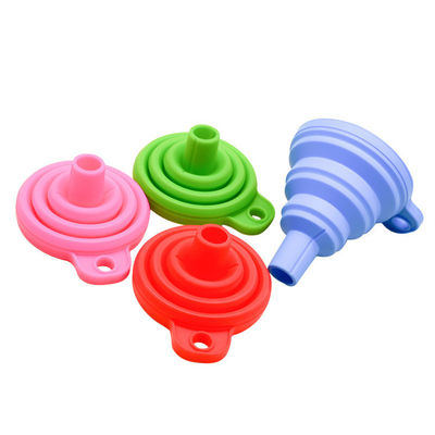 Un entonnoir pliant en silicone, un ajout parfait à votre cuisine pour la distribution des ustensiles.