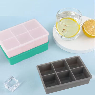 Fonction de moulage de glace Carré plateaux de glace en silicone pour cocktails de whisky Bourbon