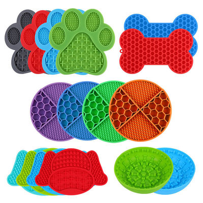 Les chiens sous la douche les animaux de compagnie les bols les mangeurs les pattes les lèches le matelas en silicone pour chiens les chats 109G
