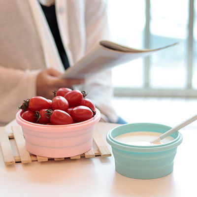 Boîte en silicone pliable pour le stockage des aliments sans danger au micro-ondes bleu