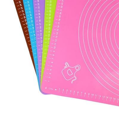 Matte de pâte à pâte en silicone de qualité alimentaire à 100% pour la cuisson dans un design antidérapant multicolore
