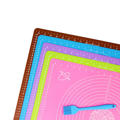Matte de pâte à pâte en silicone de qualité alimentaire à 100% pour la cuisson dans un design antidérapant multicolore