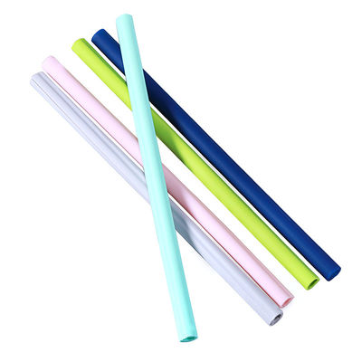 Shenzhen vend de la paille ouverte en silicone sans BPA pour les voyages couleur personnalisée 230*11mm/17g