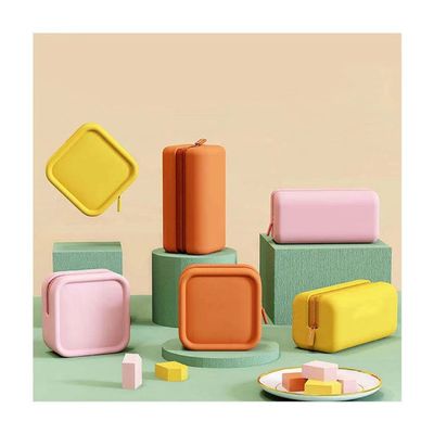 Sac cosmétique en silicone de couleur personnalisé pour le stockage de maquillage à la mode et portable