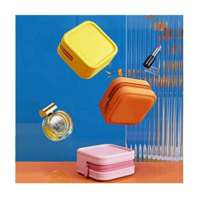 Sac cosmétique en silicone de couleur personnalisé pour le stockage de maquillage à la mode et portable