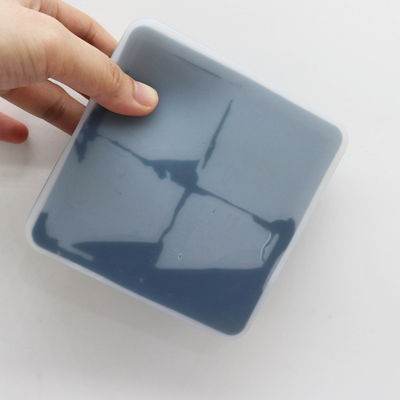 Logo personnalisé 116g Bpa Free Silicone Ice Cube Tray avec le couvercle et la forme de la fourchette de moule