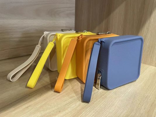 Boîte de rangement de bijoux personnalisée 100% sac de maquillage en silicone de qualité alimentaire pour sacs de filles