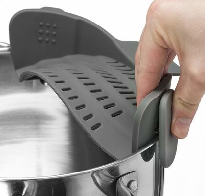 Les pinces de silicone réglables sont parfaites pour les ustensiles, les filtres et les pots.