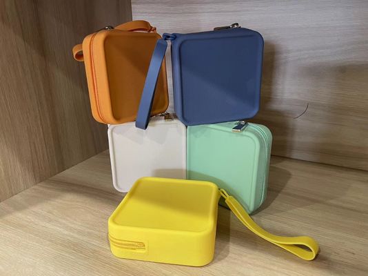 Boîte de rangement de bijoux personnalisée 100% sac de maquillage en silicone de qualité alimentaire pour sacs de filles