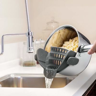 Les pinces de silicone réglables sont parfaites pour les ustensiles, les filtres et les pots.