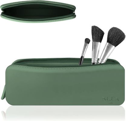 Organisateur d' articles de voyage essentiels Design flexible Sac de maquillage en silicone pour femmes étanche