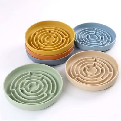 Logo personnalisé Pet Bowls Nourrisseurs Labyrinthe rond Silicone Slow Feeder avec Mat de Suction Stocked